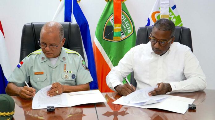 El convenio fue rubricado por Burgos y el director general de la DIGESETT, general Pascual Cruz Méndez, quienes coincidieron en que la alianza representa un paso importante para fortalecer la prevención en beneficio de los trabajadores y de toda la ciudadanía.