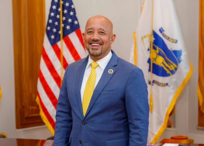 DePeña se consolida como el candidato del orgullo dominicano en Lawrence