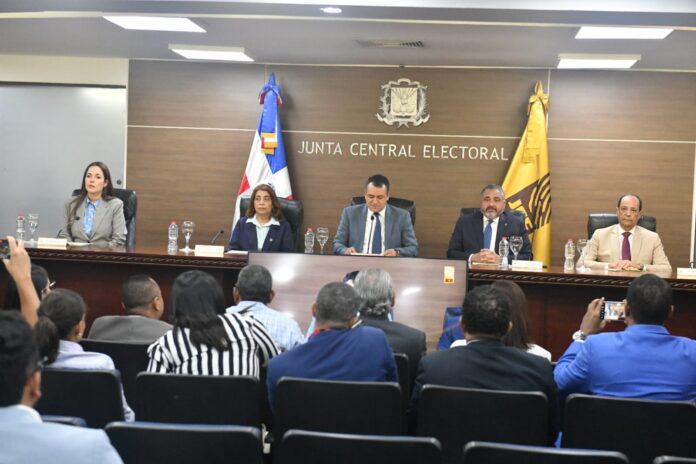 Asimismo, la institución aclaró que ninguna de las empresas del consorcio EMDOC es de origen haitiano.