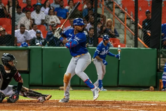 Lawlar y Adames lideran rally del Licey en triunfo 8-2 sobre los Toros Wander Suero lanzó un octavo inning perfecto y se anotó la victoria, mientras que R.J. Alaniz cargó con la derrota.