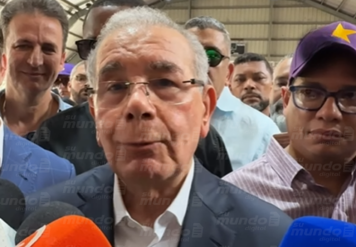 Danilo Medina advierte RD no soporta más endeudamiento del Gobierno