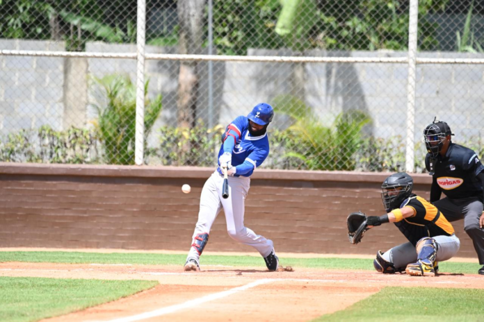 Los visitantes sumaron tres más en el cuarto inning, mientras los azules respondieron con tres en el sexto y dos en el séptimo. Los amarillos empataron el marcador definitivo al anotar dos veces en la apertura del octavo.