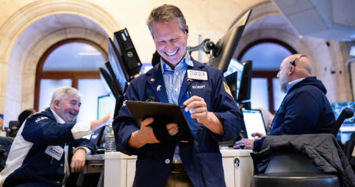 En contraposición, caían las acciones de tecnológicas como ServiceNow (-1 %), Autodesk (-2,5 %), Salesforce (-2,86 %) u Oracle (-3,8 %), todas ellas relacionadas con la industria del software.