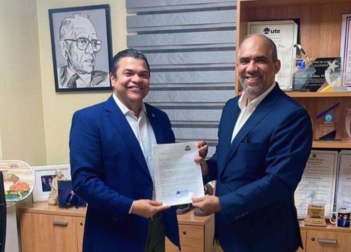 Tobías Crespo somete proyecto para crear la Superintendencia de Condominios