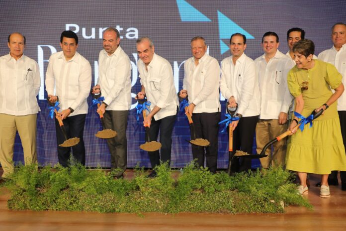 Collado señaló que entre 2022 y 2024 más del 40% del crecimiento económico del país provino del turismo, alcanzando cifras récord con más de 11 millones de visitantes en 2024. Collado señaló que entre 2022 y 2024 más del 40% del crecimiento económico del país provino del turismo, alcanzando cifras récord con más de 11 millones de visitantes en 2024.