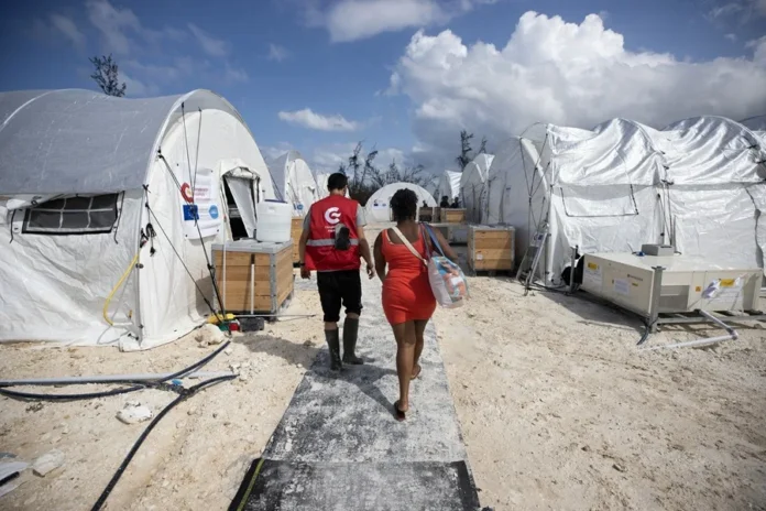 Hospital de campaña español instalado en Jamaica comienza a atender los primeros pacientes