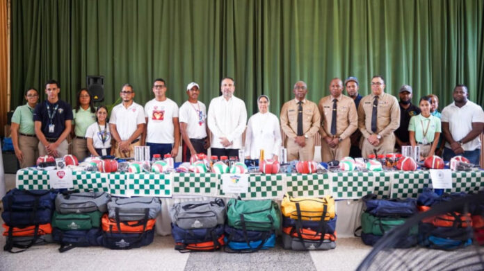 Inefi y Armada entregan utilería deportiva y remozan canchas en Santo Domingo Este