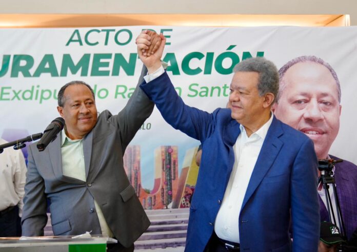 Expresidente del PRM en Padre Las Casas y líderes de Azua son juramentados en la Fuerza del Pueblo