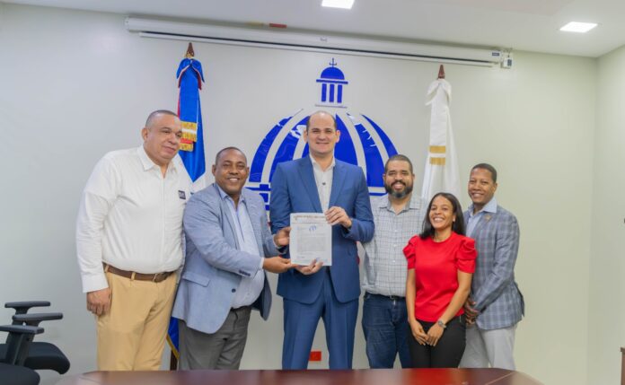 Academia Luisito Mercedes dedica torneo al director de INABIE