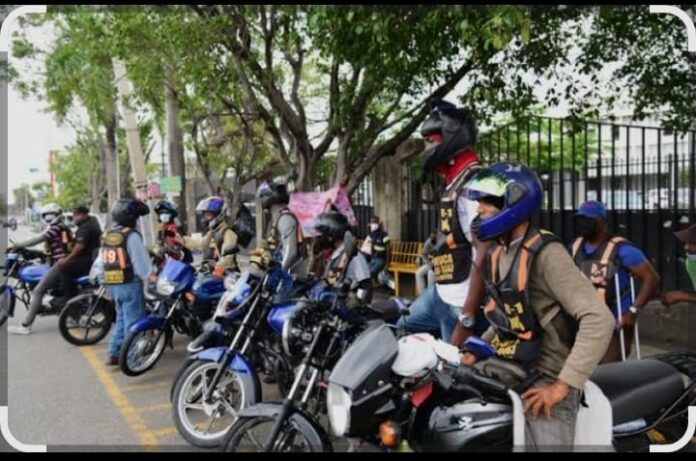 Ciudadanía y usuarios del transporte expresan preocupación por creciente número de choferes y motoconchistas haitianos en el país