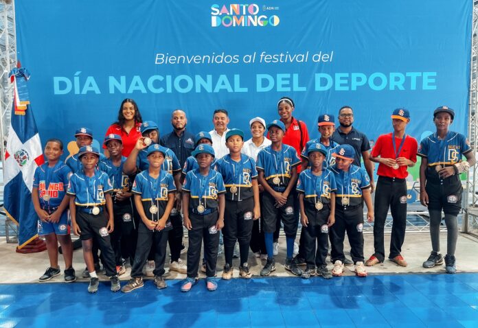Los atletas compitieron en béisbol, baloncesto, fútbol y voleibol; fue entregadas utilería para varios deportes