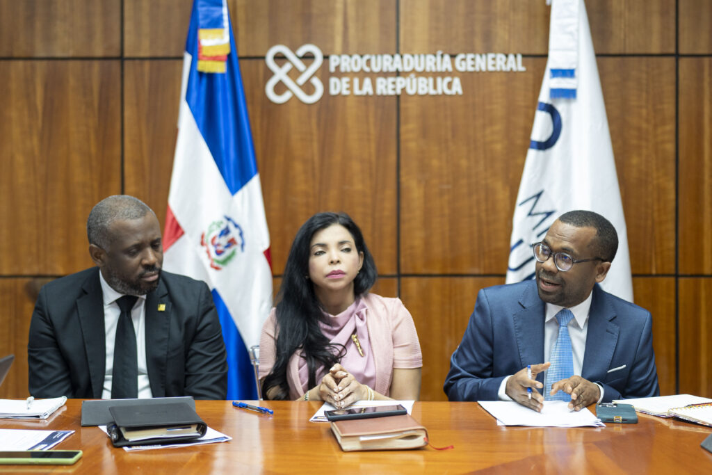PGR recibe delegacion chilena 010
