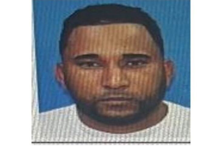 La Policía Nacional exhortó a Jorge Luis Valerio Cleto a entregarse por la vía que considere pertinente, a fin de responder ante la justicia y evitar consecuencias mayores.