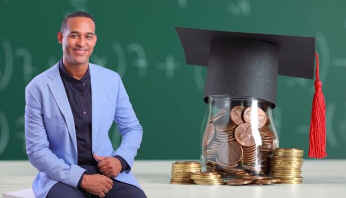 La iniciativa, que comenzó en Pedro Brand y ahora se extiende a todas las provincias, busca apoyar a estudiantes con deseos de superación y contribuir al desarrollo educativo de la República Dominicana.