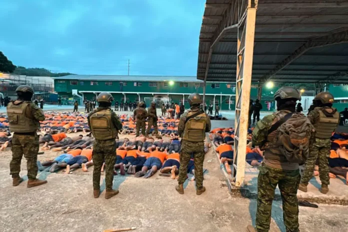 ¡Aterrador! Hallan doce presos muertos en tres cárceles de Ecuador