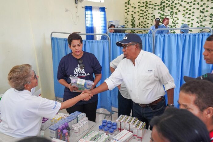 Además, en el sector La Ureña se realizó un operativo médico con especialistas en odontología, pediatría, ginecología y medicina general, quienes también hicieron entrega gratuita de medicamentos.