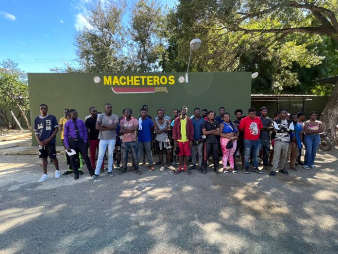 Ejército intensifica operativos y detiene a 186 nacionales haitianos en condición migratoria irregular en Valverde