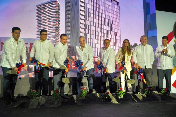 El evento contó con la presencia del presidente Luis Abinader, así como del alcalde Dío Astacio, quien resaltó el impacto económico que este proyecto tendrá para el país.