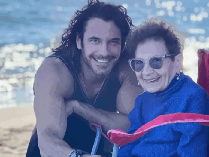 Mario Cimarro anuncia la muerte de su madre y la despide como “la maestra de muchas generaciones”
