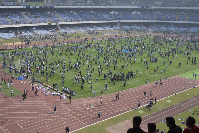 En fotos el caos que se desató y los destrozos del público tras visita de Lionel Messi en estadio de la India