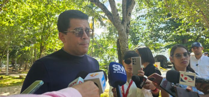 Ministro de Turismo supervisa reconstrucción del Parque Nacional Submarino La Caleta