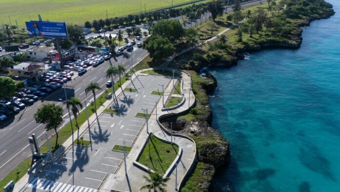 Abinader y David Collado inauguran remodelado Parque Submarino La Caleta