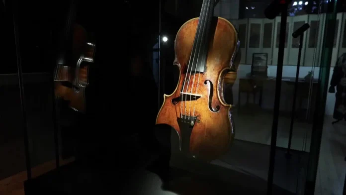 Ese íntimo diálogo ilustra a la perfección, según Artcurial, el apego de los grandes intérpretes a estos extraordinarios violines, compañeros «simbióticos».