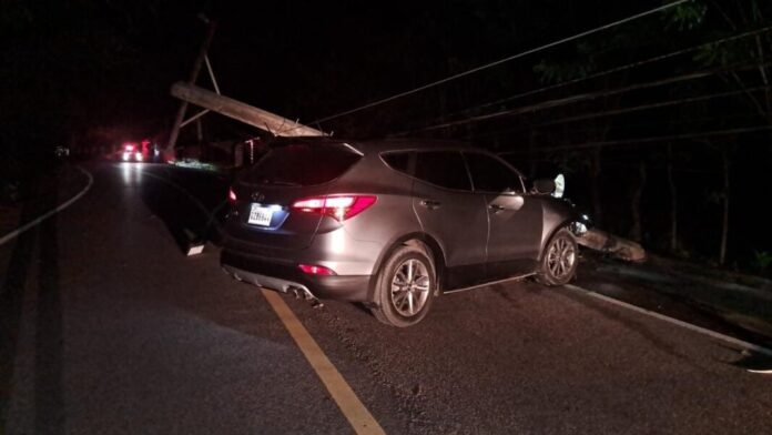 Accidentes de tránsito derriban postes y afectan suministro eléctrico en Santiago durante 2025