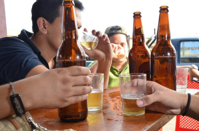 Ministerio de Salud insta a evitar consumo de alcohol en menores y embarazadas durante festividades