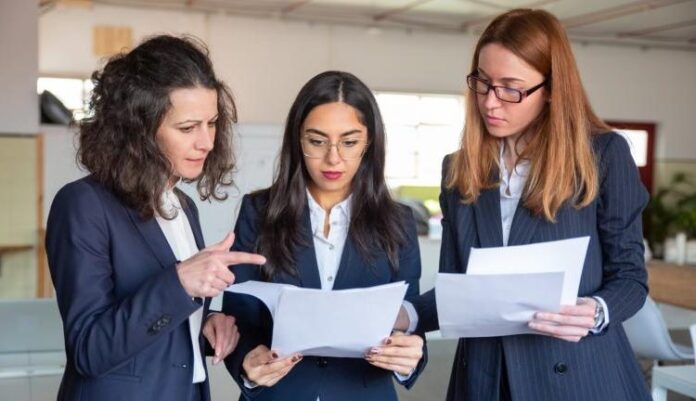 Mujeres emprendedoras dominicanas pagan mejor que los hombres, pero sus negocios duran la mitad