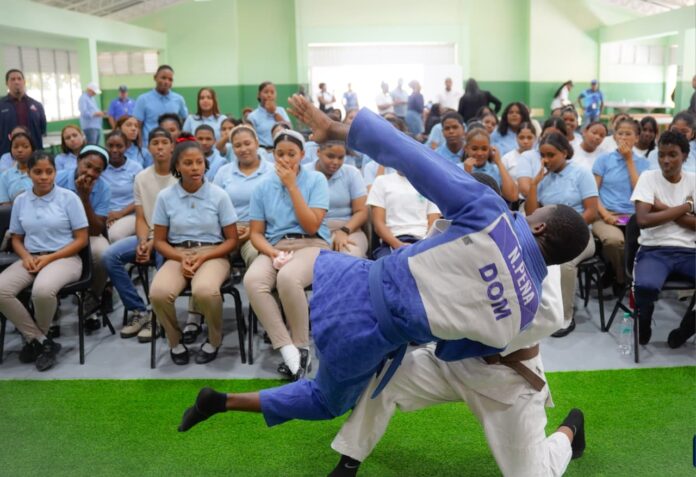 Inefi impacta Barahona y la región Sur con canchas remozadas, utilería deportiva y jornadas formativas