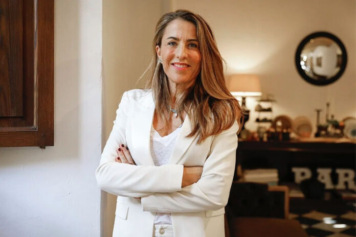 La empresaria destacó el trabajo realizado por Collado para lograr una poderosa alianza público-privada en el sector turístico, lo ha garantizado el crecimiento de la industria en el país.