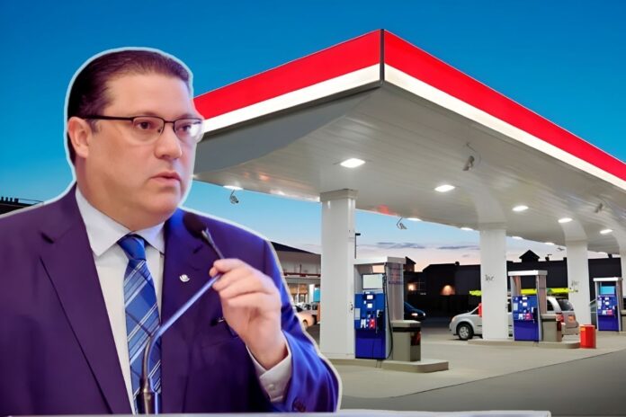 Para esto el Gobierno asignó de un subsidio ascendente a RD$182.2 millones. En ese orden, serán subsidiados el gas licuado de petróleo (GLP) con RD$9.08 por galón; el gasoil Regular con RD$14.91, y el gasoil Óptimo con RD$13.67.