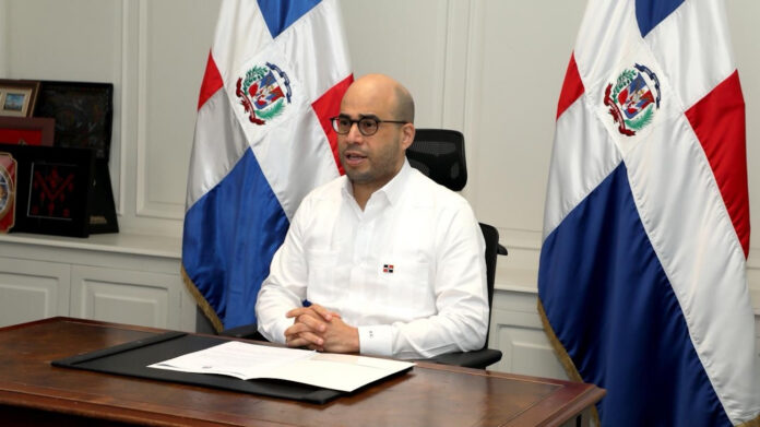 Durante su intervención ante los Estados miembros, el ministro de Relaciones Exteriores y Canciller de la República Dominicana, Roberto Álvarez, advirtió que no debe minimizarse la magnitud del problema venezolano.