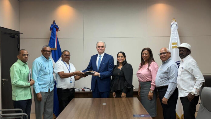 Corriente Magisterial Juan Pablo Duarte presenta propuesta de Año Sabático al ministro de Educación