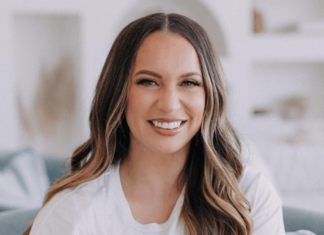 Christine D’Clario anuncia el lanzamiento de su libro Sanando en el desierto Christine D’Clario anuncia el lanzamiento de su libro Sanando en el desierto