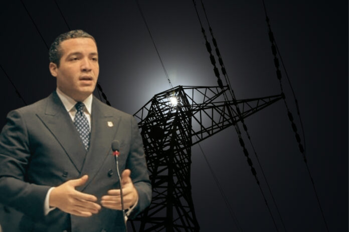 El congresista consideró que la falta de resultados en el sistema eléctrico, a pesar del volumen de recursos invertidos, evidencia problemas de gestión y planteó la necesidad de sustituir a los funcionarios responsables de la conducción del sector.