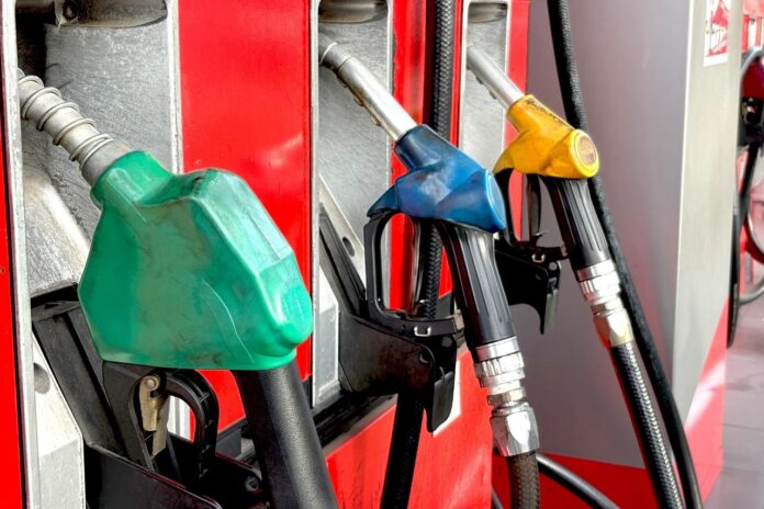 De este modo, serán subsidiados el gas licuado de petróleo (GLP) con RD$9.49 por galón; la gasolina Regular con RD$1.54; el gasoil Regular con RD$17.49, y el gasoil Óptimo con RD$16.27