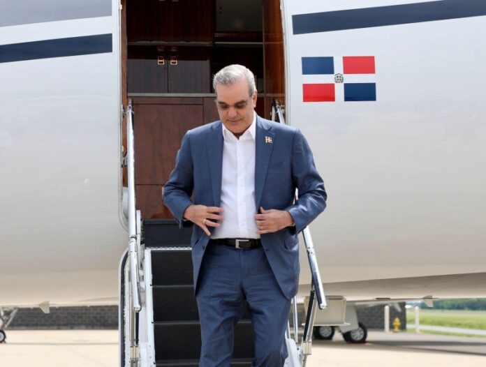 A su llegada, el jefe de Estado se trasladó al Palacio Nacional para retomar sus actividades oficiales y dar seguimiento a distintos asuntos gubernamentales.