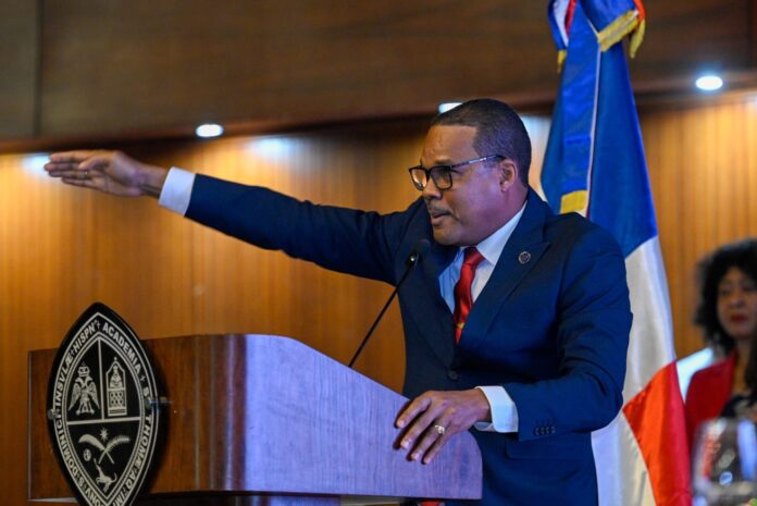 Silverio destacó la importancia de “dar continuidad a los logros alcanzados por la actual administración, incorporando a la vez una visión renovada orientada a la modernización tecnológica de la academia estatal”.