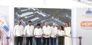 Abinader inaugura moderno mercado municipal que beneficiará a más de 200 comerciantes en Higüey La obra responde a una demanda histórica de la comunidad, cuyos vendedores operaban durante años en condiciones precarias, mientras la ciudad reclamaba espacios organizados, higiénicos y seguros para el intercambio de productos básicos.