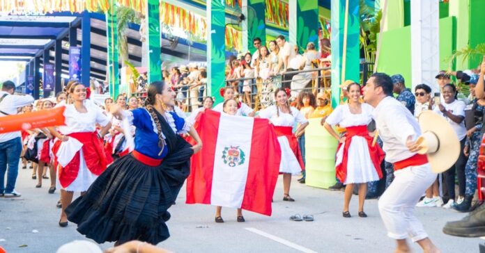 Más allá del color y la música en el carnaval, la presencia de Huacachina en el país está respaldada por una cuantiosa inversión inmobiliaria que ha dinamizado la economía local.