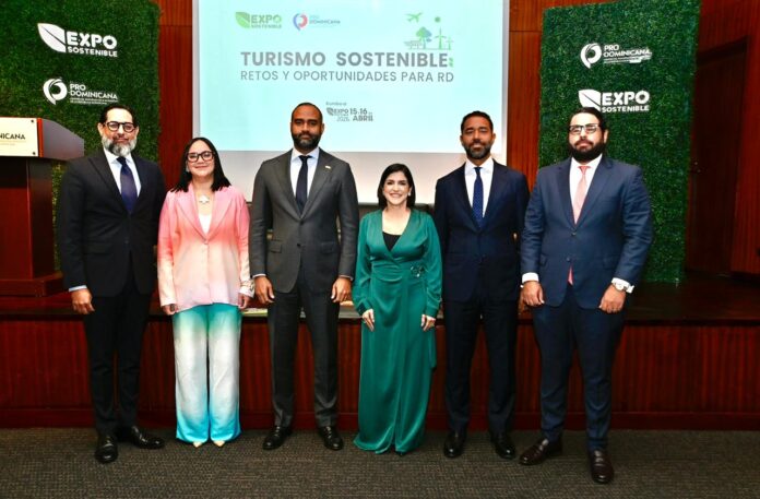Rumbo a ExpoSostenible 2026: realizan panel sobre retos y oportunidades del turismo sostenible en RD