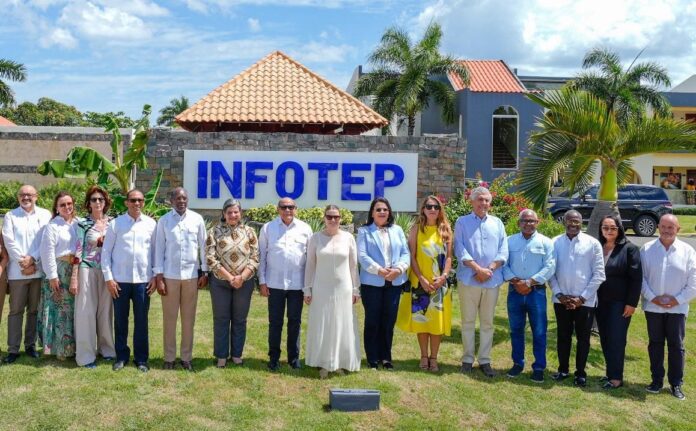 Presidenta de Islas Baleares destaca formación turística del INFOTEP en Sabana de la Mar