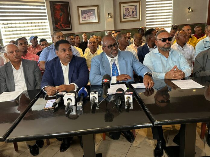 Transportistas anuncian mantendrán tarifas pese al alza de combustibles