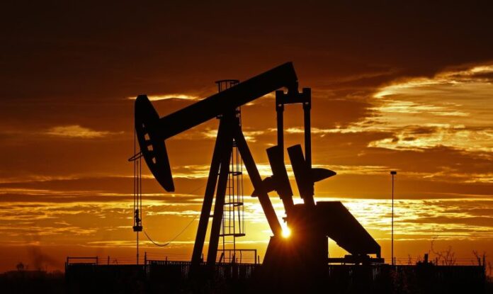 El petróleo de Texas cae casi un 12 % tras la reapertura del estrecho de Ormuz