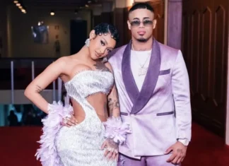 La Perversa y Michael Flores intercambian mensajes de cariño en redes sociales La artista urbana La Perversa y el puertorriqueño Michael Flores volvieron a acaparar la atención en redes sociales tras intercambiar mensajes de afecto en medio del reciente lanzamiento del álbum “Scorpion”. A través de una publicación, Flores felicitó a la cantante por su nuevo proyecto musical, destacando su crecimiento personal y profesional. En el mensaje, expresó sentirse orgulloso de la evolución de la artista y resaltó cualidades como su determinación y proyección. La intérprete respondió públicamente al comentario, agradeciendo el respaldo constante y el apoyo recibido, en una interacción que rápidamente generó reacciones entre sus seguidores. El intercambio se produce en el contexto del estreno de “Scorpion”, con el que La Perversa busca consolidar una nueva etapa en su carrera dentro de la música urbana. Las publicaciones generaron múltiples comentarios en plataformas digitales, donde usuarios destacaron la cercanía entre ambos y el tono afectivo de sus mensajes.