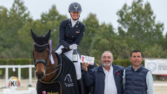 En el Prix Saint George Yvonne Losos logró la victoria con 68.088 puntos y aventajó en 71 al español Abel Salguero Toro, con Domino La Pasión, segundo; y en 392 a la amazona Aneesa Ghaleb Mahmoood, amazona de Baréin, con Hadsome, tercera.