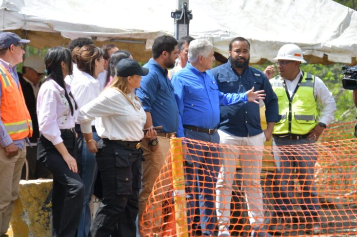 Las autoridades indicaron que también se evalúan medidas preventivas para evitar nuevos derrumbes, especialmente ante las condiciones climáticas que inciden en la zona montañosa.