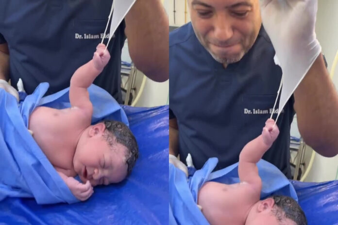 Se trata de un reflejo primitivo esencial que indica una actividad neurológica temprana y saludable tras el nacimiento.